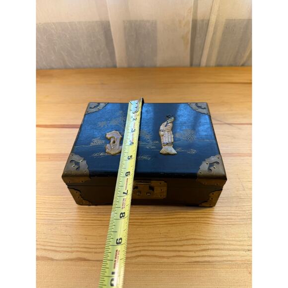 Vintage Asian Black Lacquer Jewelry Box Brass Mother of Pearl Inlay - Picture 4 of 5